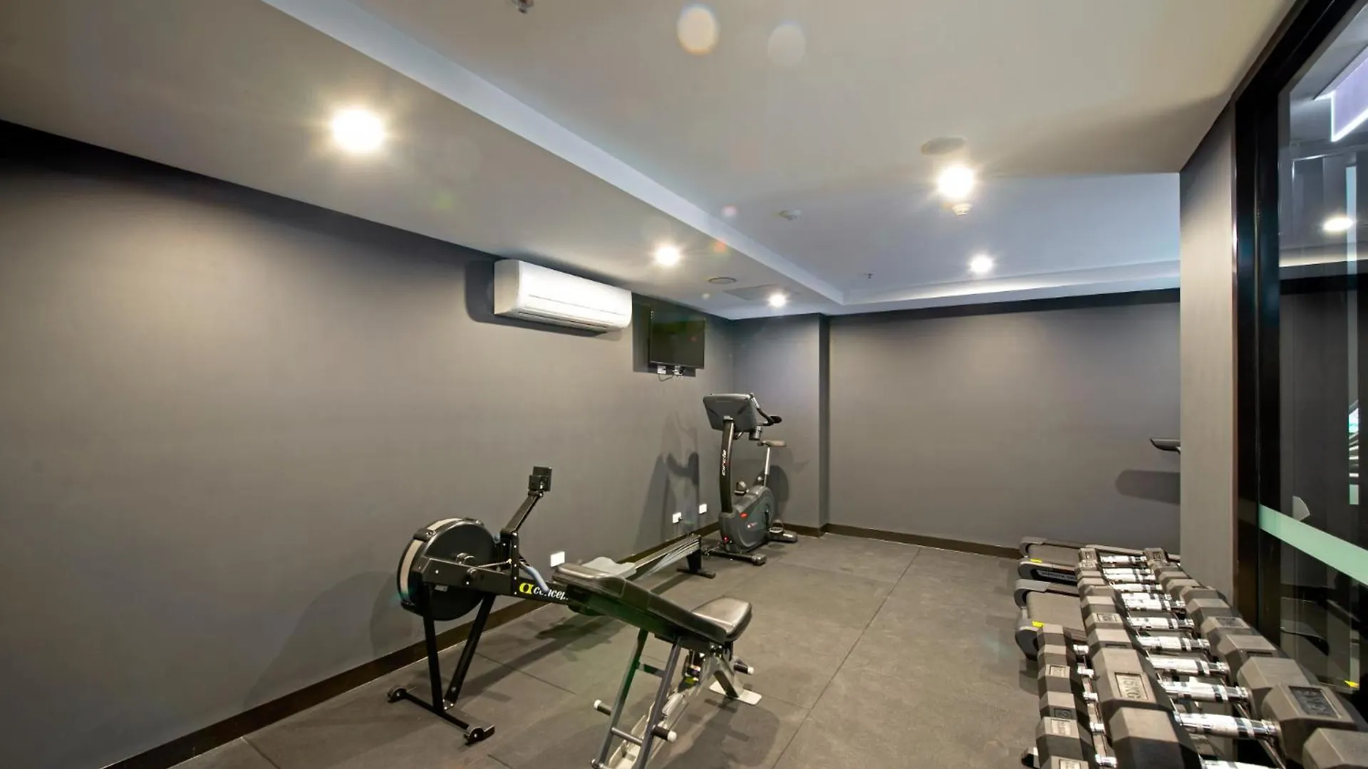 Chic Inner-City 2-Bed Abode With Pool Gym & Sauna Canberra Australië