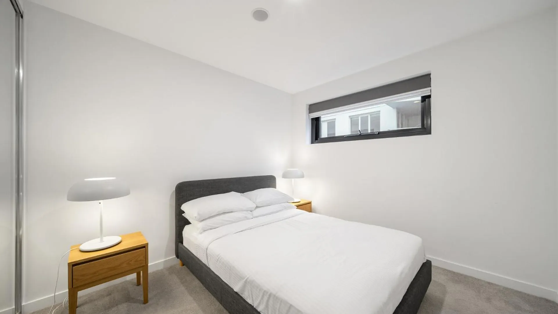 Chic Inner-City 2-Bed Abode With Pool Gym & Sauna Canberra Appartement