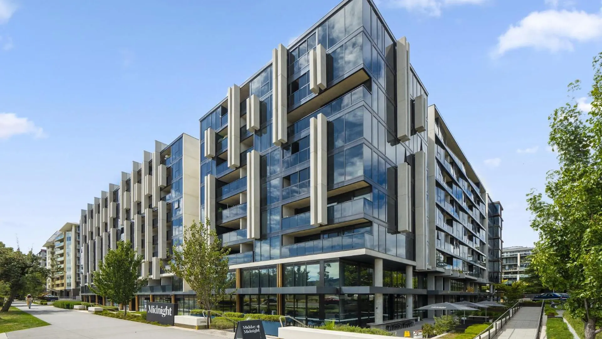 Chic Inner-City 2-Bed Abode With Pool Gym & Sauna Canberra Appartement