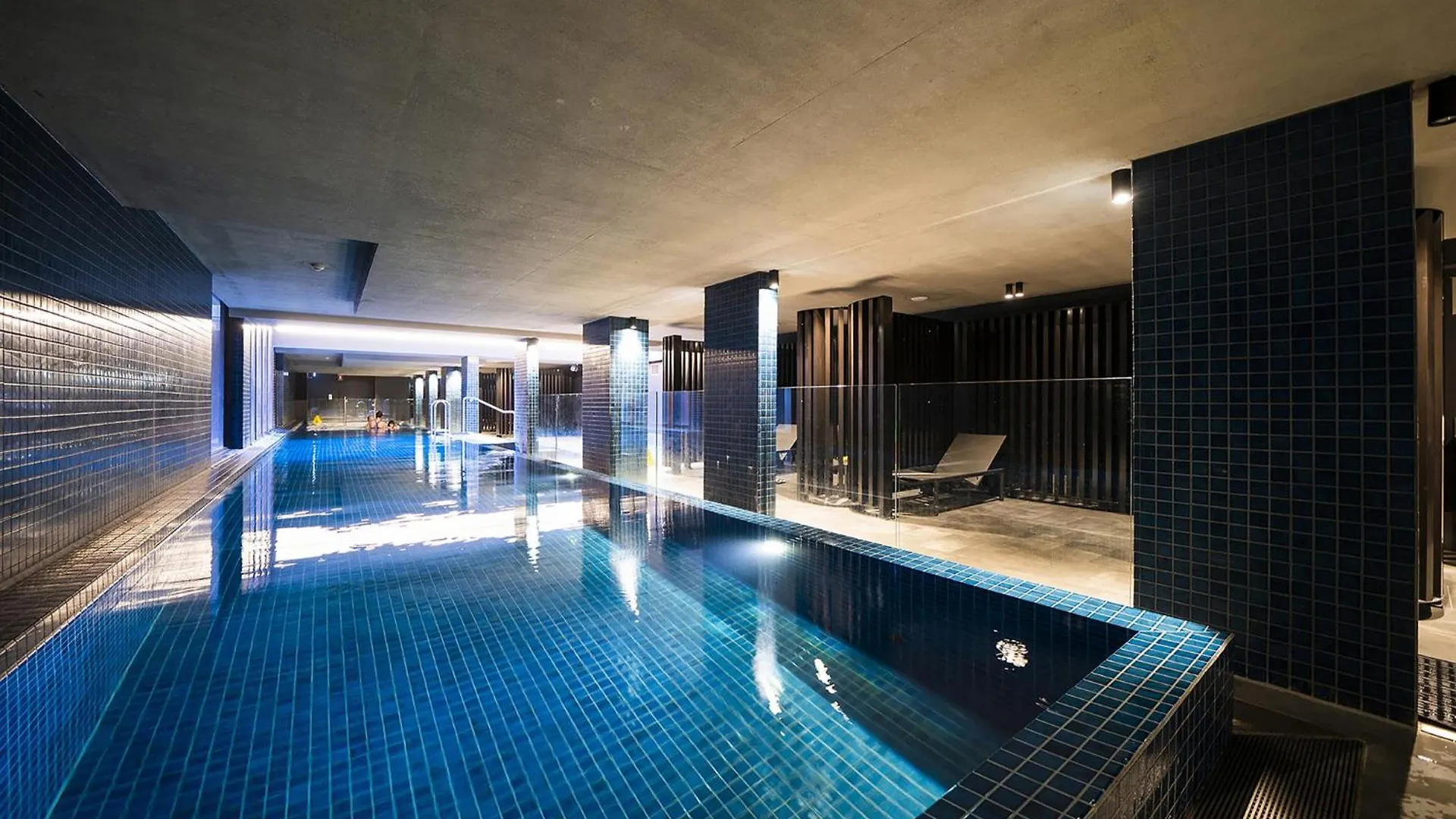 Chic Inner-City 2-Bed Abode With Pool Gym & Sauna Canberra 0*,  Australië